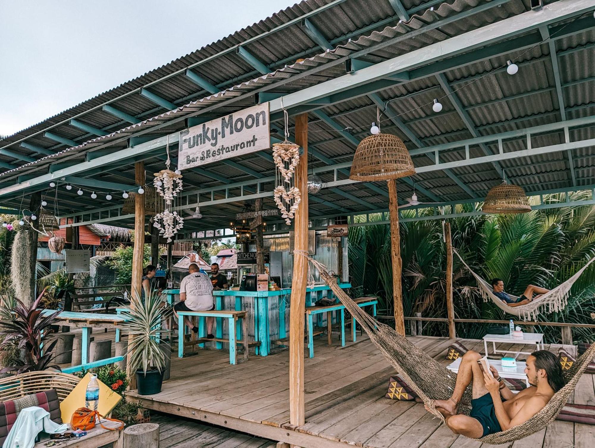 Hostel Funky Moon Kampot Exterior foto